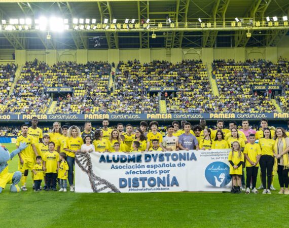 Grada solidaria. Foto partido.